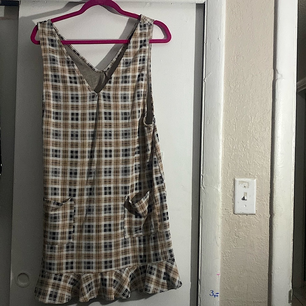 Check V Front pocket Frill Hem Shift Dress
